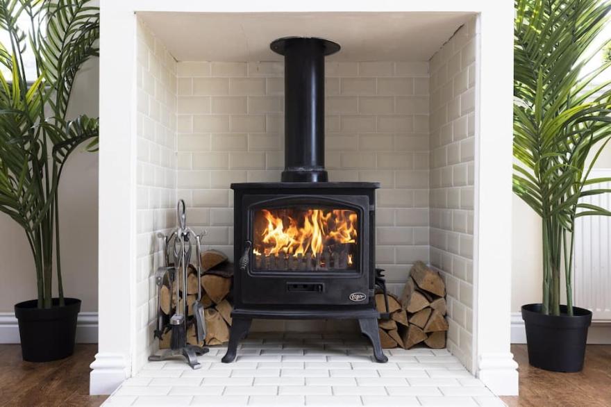 ALTIDO Greenknowes cottage W/ Hot Tub & Fireplace