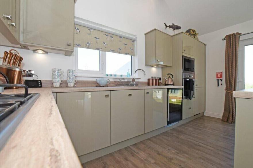 SPINDRIFTER, pet friendly, country holiday cottage in Beadnell