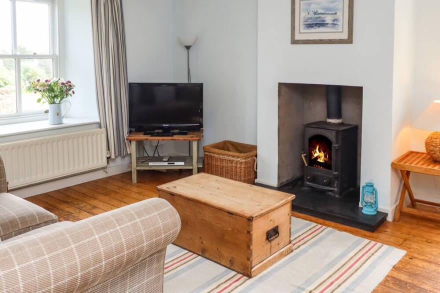 BEACHWARD, pet friendly, country holiday cottage in Embleton