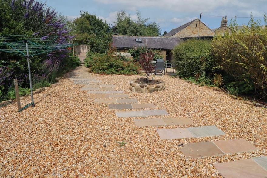 ALNSIDE COTTAGE, family friendly, with open fire in Alnmouth
