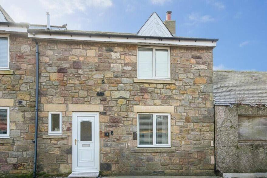 BRAIDCARR COTTAGE, family friendly, with open fire in Seahouses