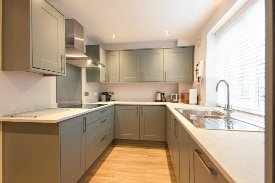 BRAIDCARR COTTAGE, family friendly, with open fire in Seahouses