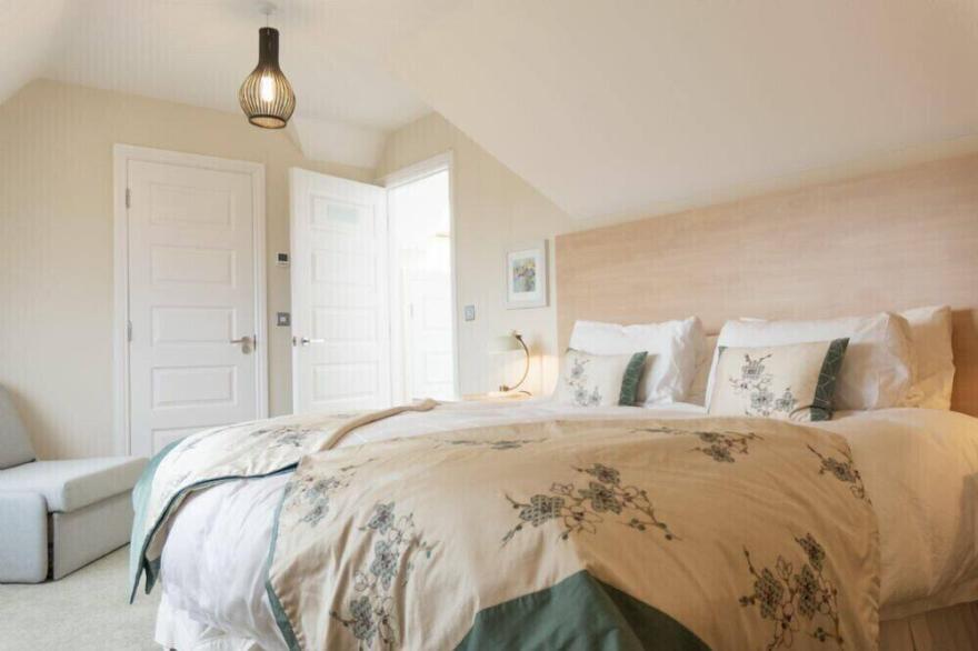 KEEPER'S VIEW, family friendly, country holiday cottage in Bamburgh