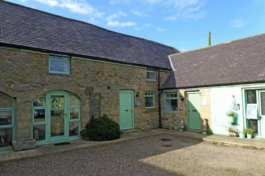 EAST HAVERS, pet friendly, country holiday cottage in Alnwick