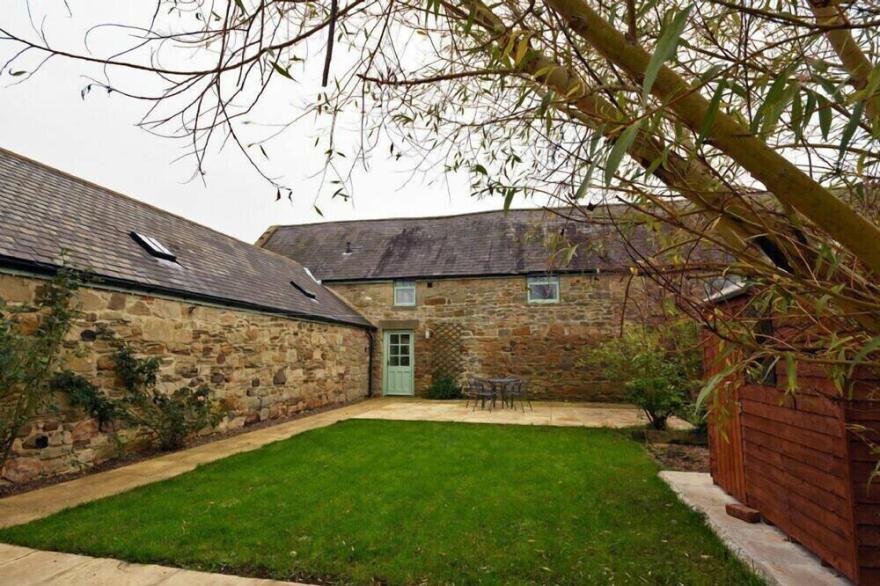 EAST HAVERS, pet friendly, country holiday cottage in Alnwick