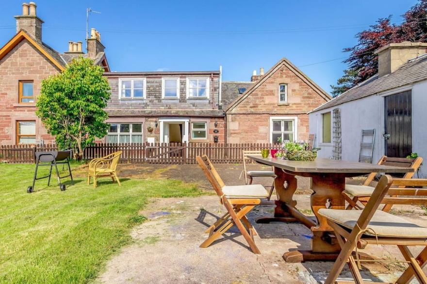 2 bedroom accommodation in Laurencekirk