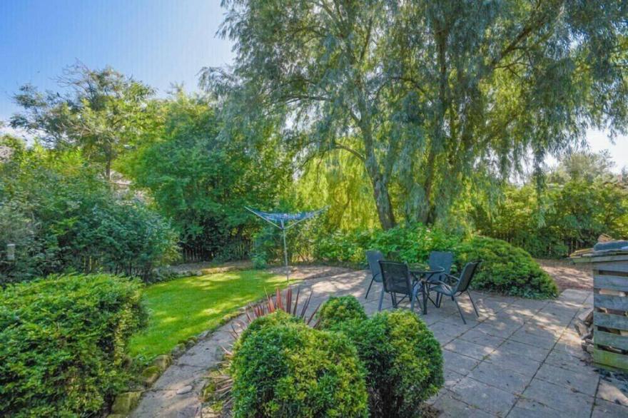 DUNLIN COTTAGE, pet friendly, country holiday cottage in Bamburgh