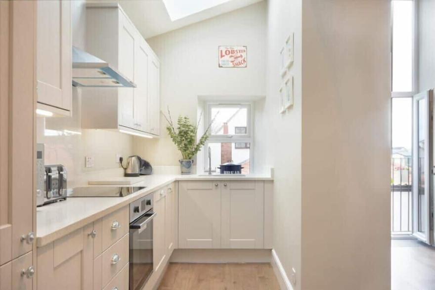 JUNIPER COTTAGE, pet friendly in Seahouses
