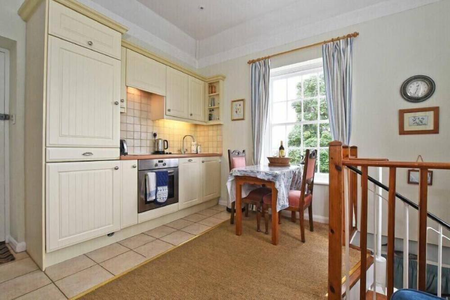 THE OLD WATCHTOWER, romantic, country holiday cottage in Alnmouth