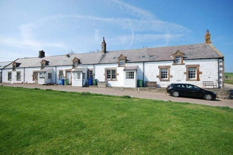 SANDPIPER COTTAGE (LOW NEWTON), pet friendly in Low Newton-By-The-Sea