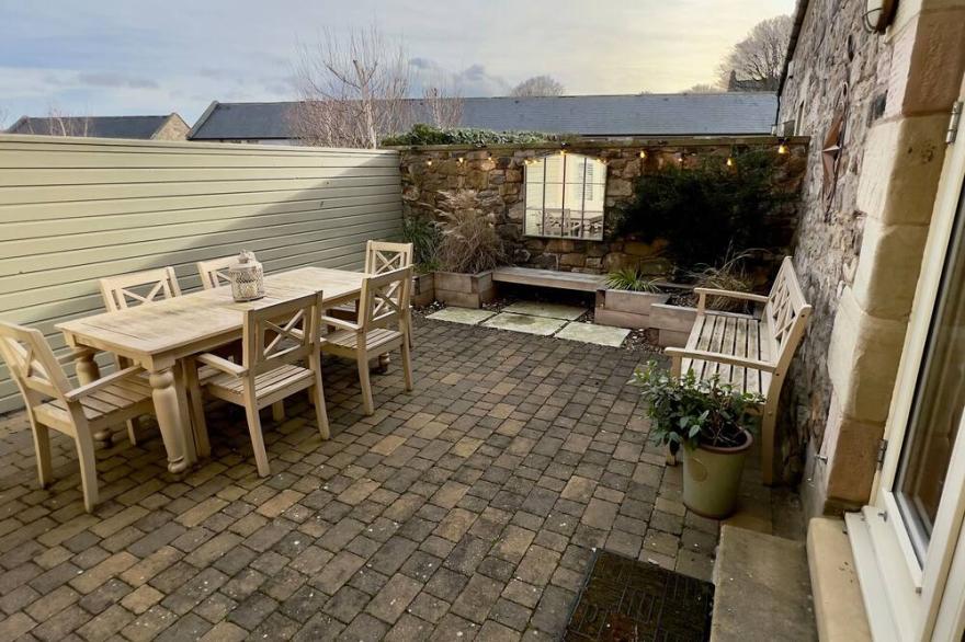 THE CHIMNEY, family friendly, character holiday cottage in Bamburgh