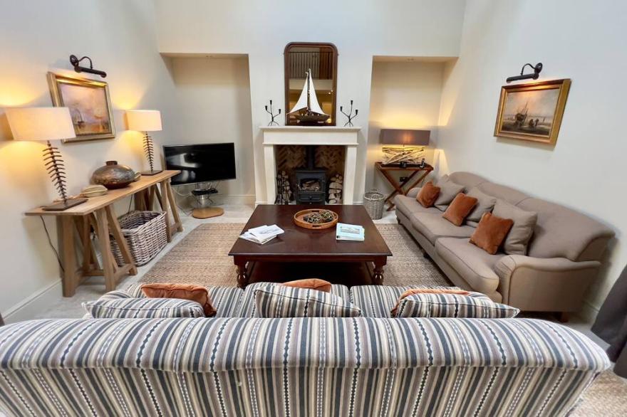 THE CHIMNEY, family friendly, character holiday cottage in Bamburgh