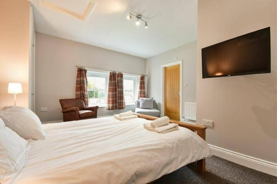 RUSSET, pet friendly, with open fire in Lucker