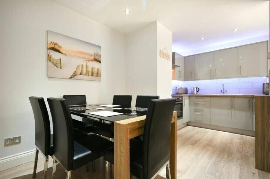 HILLCREST, pet friendly, with open fire in Seahouses
