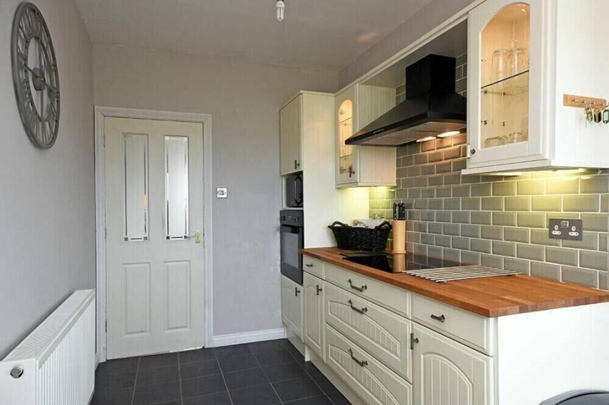 SEA CROFT, pet friendly, with open fire in Beadnell
