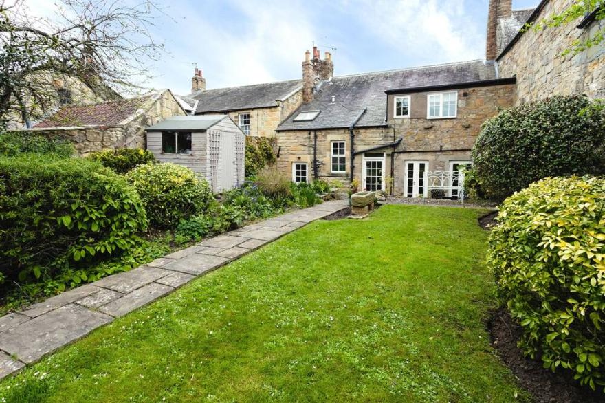 WESTHILL HOUSE, pet friendly, with open fire in Warkworth