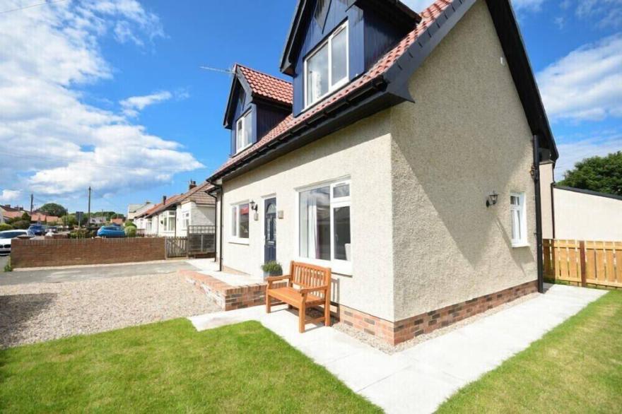 THE CHEVY, pet friendly, with a garden in Seahouses
