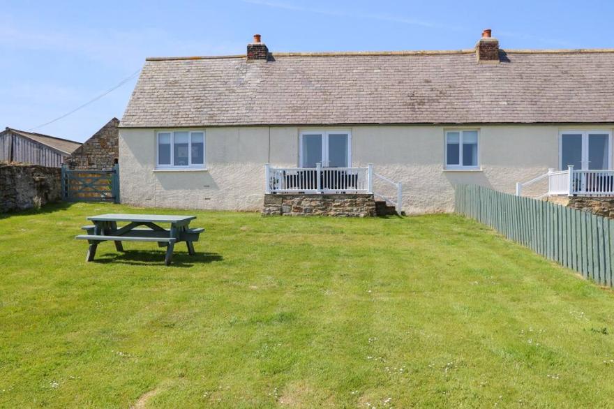 SEAVIEW (HOWICK), pet friendly, country holiday cottage in Craster
