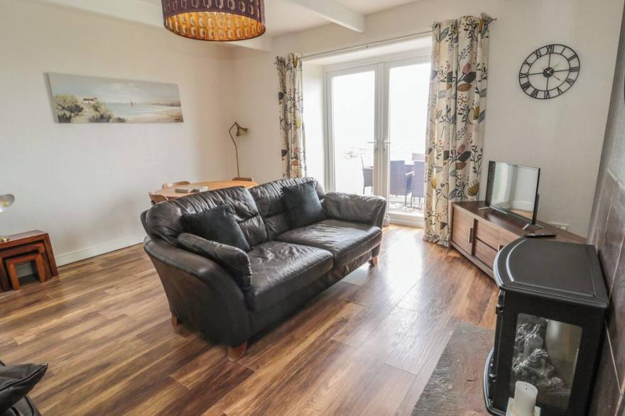 SEAVIEW (HOWICK), pet friendly, country holiday cottage in Craster