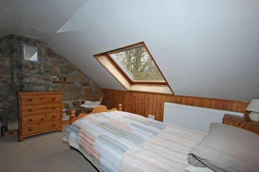 THE OLD SCHOOL HOUSE, pet friendly, with open fire in Rochester
