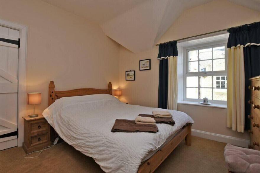 TURNSTONE COTTAGE, pet friendly, with open fire in Bamburgh