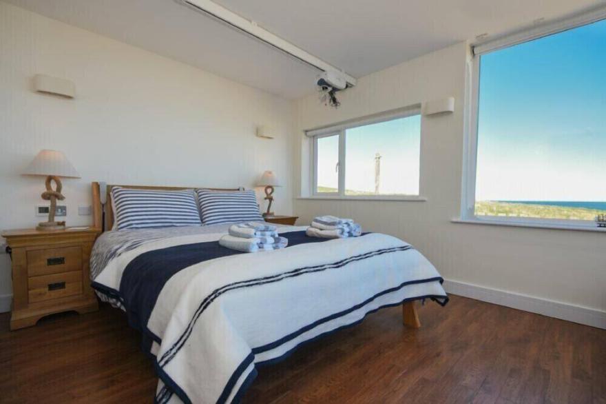 EASTFIELD, pet friendly, with a garden in Low Newton-By-The-Sea