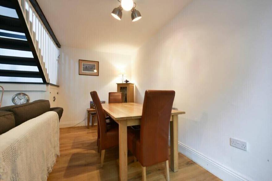 OLD STABLE COTTAGE, pet friendly, country holiday cottage in Alnmouth