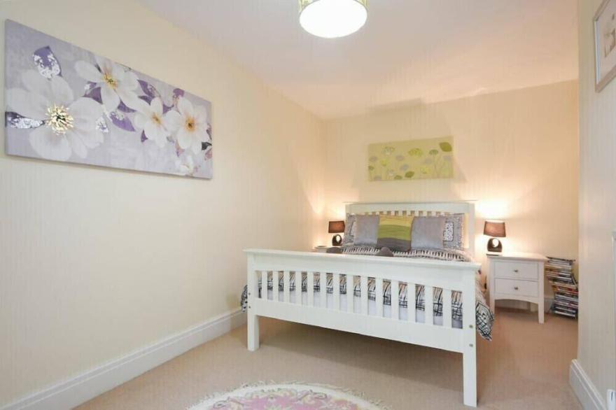 OLD STABLE COTTAGE, pet friendly, country holiday cottage in Alnmouth