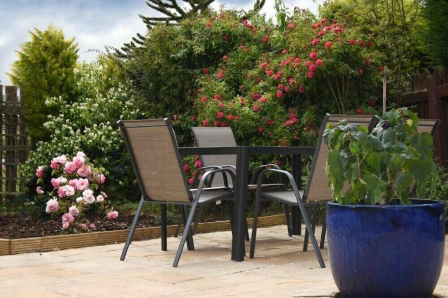 SUMMERFOLD, pet friendly, with a garden in Warkworth