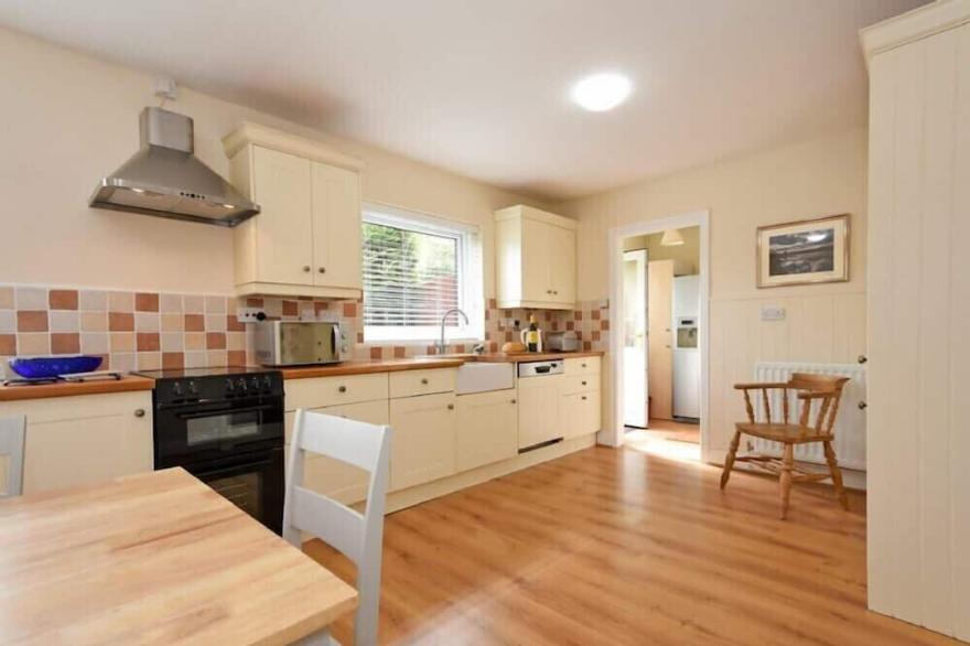 SUMMERFOLD, pet friendly, with a garden in Warkworth