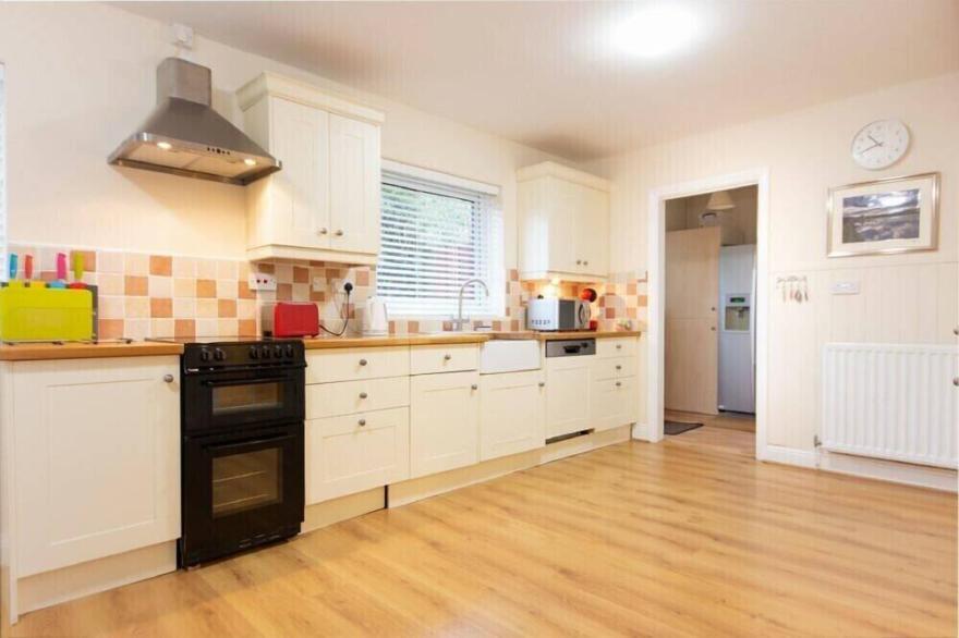 SUMMERFOLD, pet friendly, with a garden in Warkworth