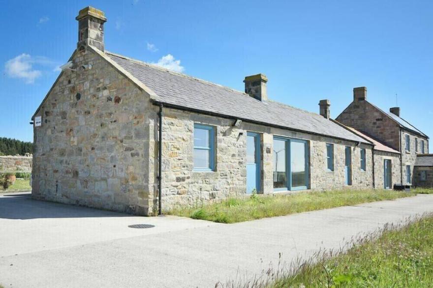 HILL FARM COTTAGE, pet friendly in North Charlton