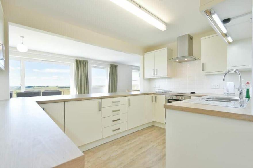 HILL FARM COTTAGE, pet friendly in North Charlton