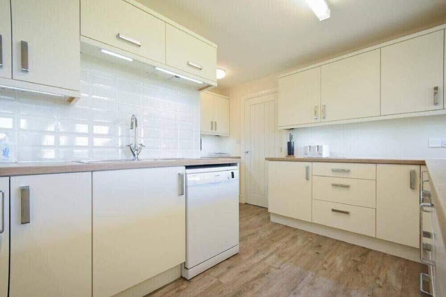 HILL FARM COTTAGE, pet friendly in North Charlton