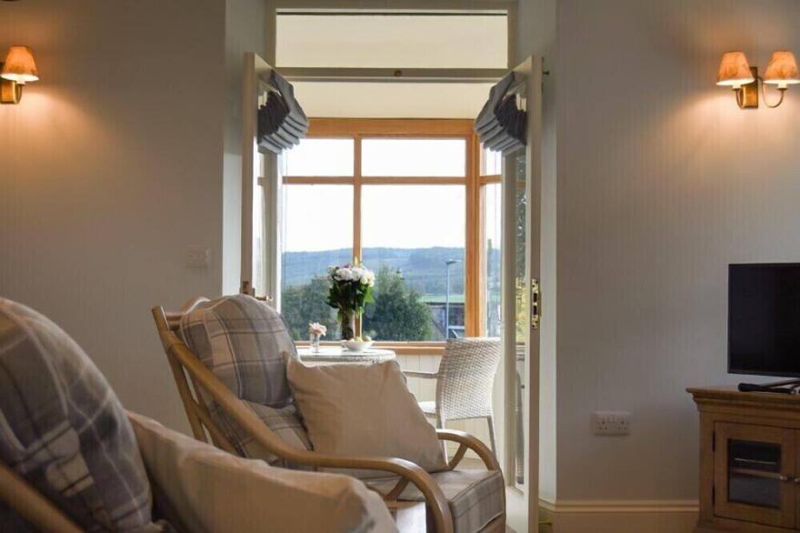 THE LODGE (ELSDON), pet friendly, country holiday cottage in Elsdon