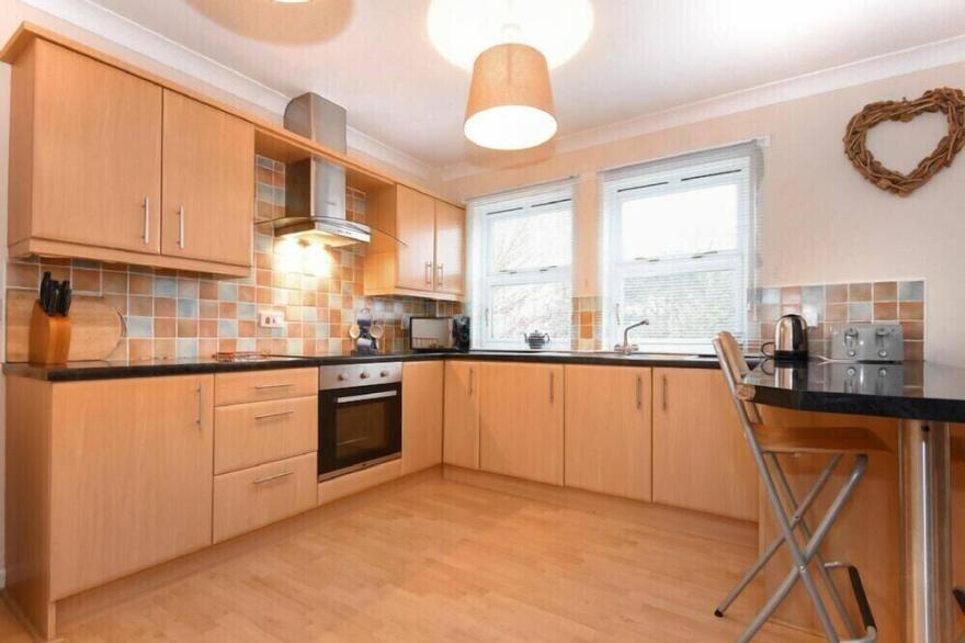 BEACHCOMBER APARTMENT, pet friendly, with a garden in Bamburgh