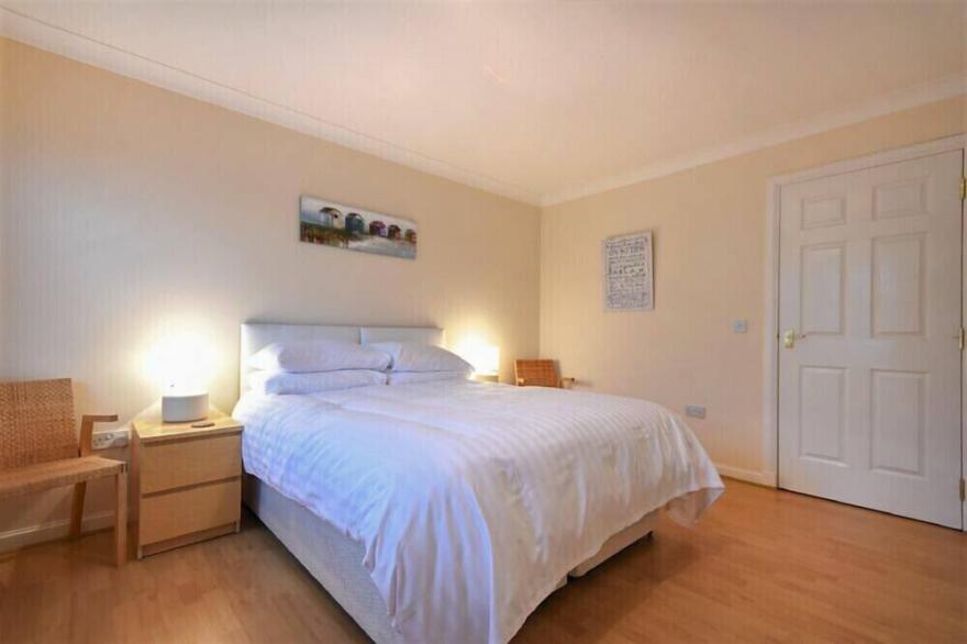 BEACHCOMBER APARTMENT, pet friendly, with a garden in Bamburgh