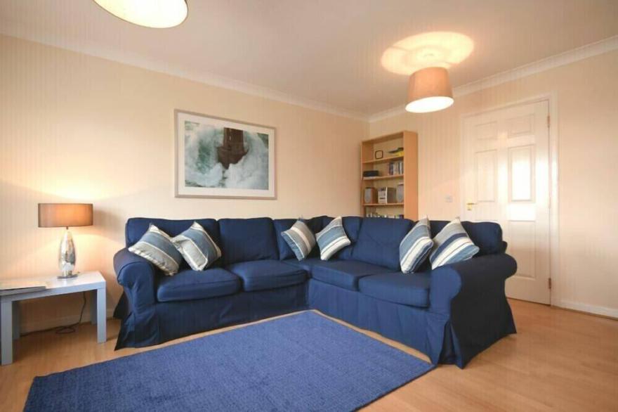 BEACHCOMBER APARTMENT, pet friendly, with a garden in Bamburgh