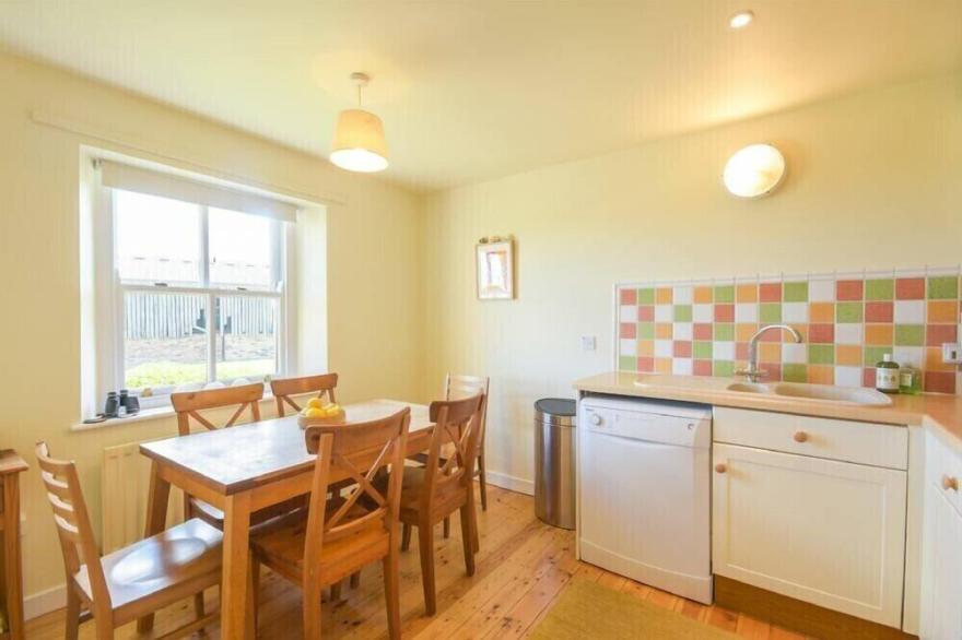 OTTOLINE COTTAGE, pet friendly, country holiday cottage in Embleton
