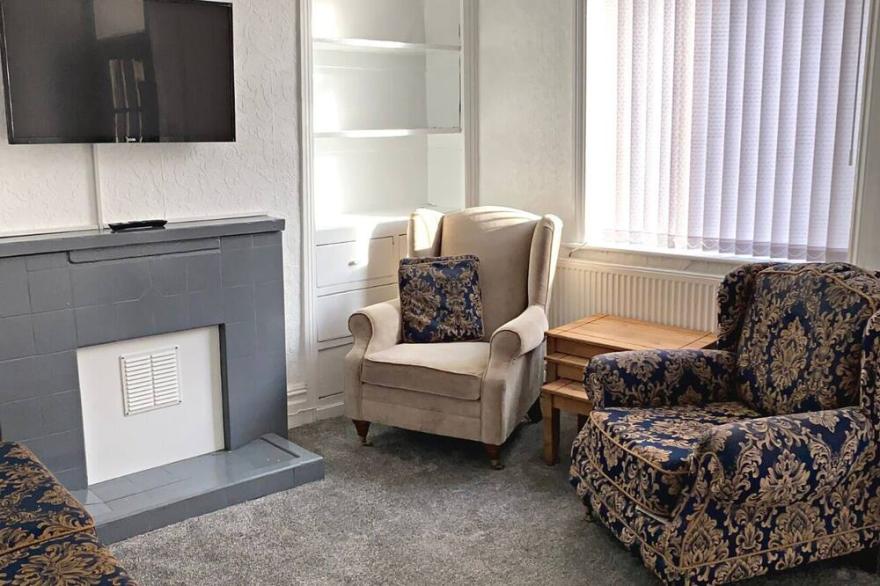 ✔2BR House✔Modern Decor✔For Families&Contractors✔DrivewayParking✔FreeWIFI