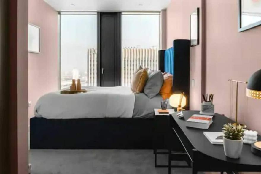 Breathtaking CITY SKYLINE VIEWS! | FREE PARKING