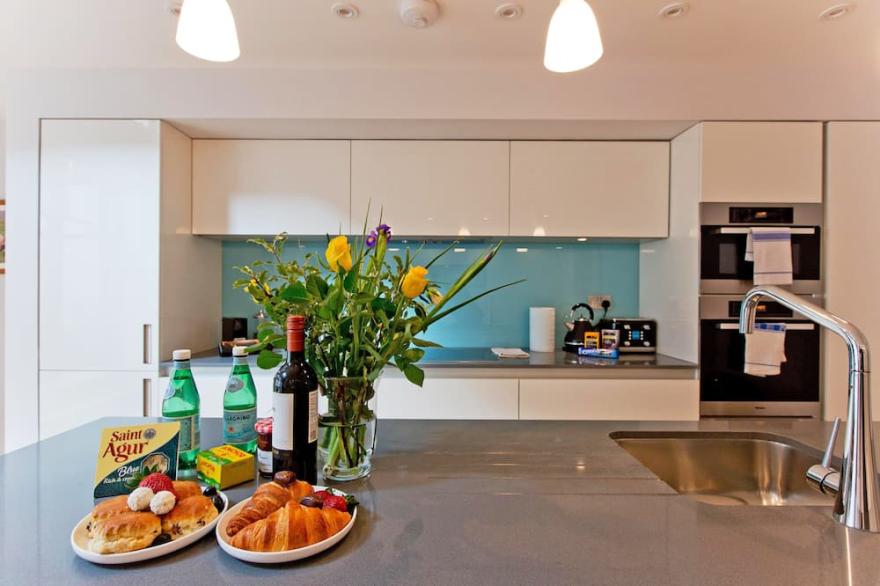 Three Bedroom Mews House In Marylebone