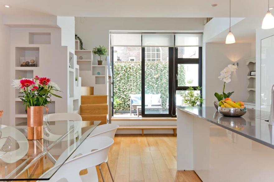 Three Bedroom Mews House In Marylebone