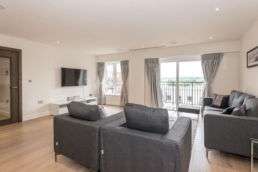 A luxury, contemporary 2Bed & 2Bath Apartment Next to London Museum