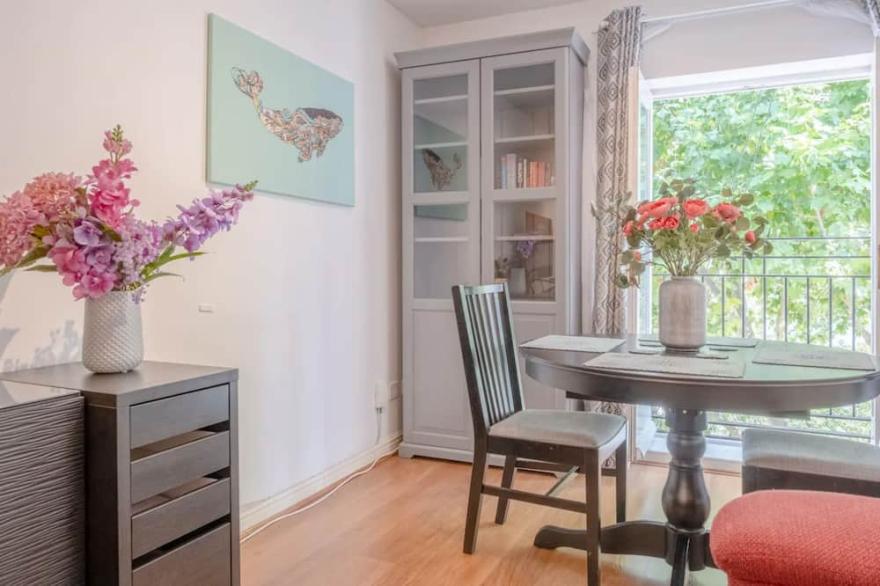 Bright 1 Bedroom Flat in Kensington Olympia