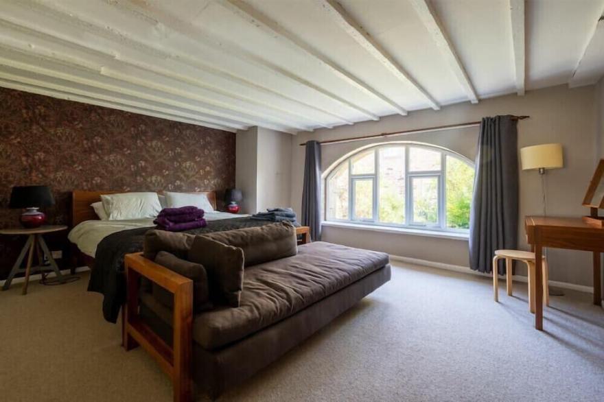 THE ARCHES, pet friendly, with open fire in Bamburgh