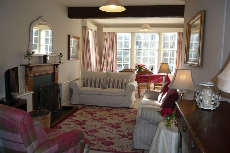 Beautifully Appointed Apartment on edge of Edinburgh