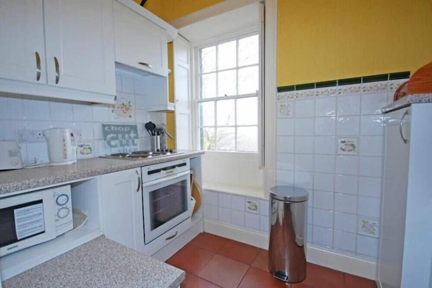 GLEBE HOUSE, pet friendly, country holiday cottage in Bamburgh