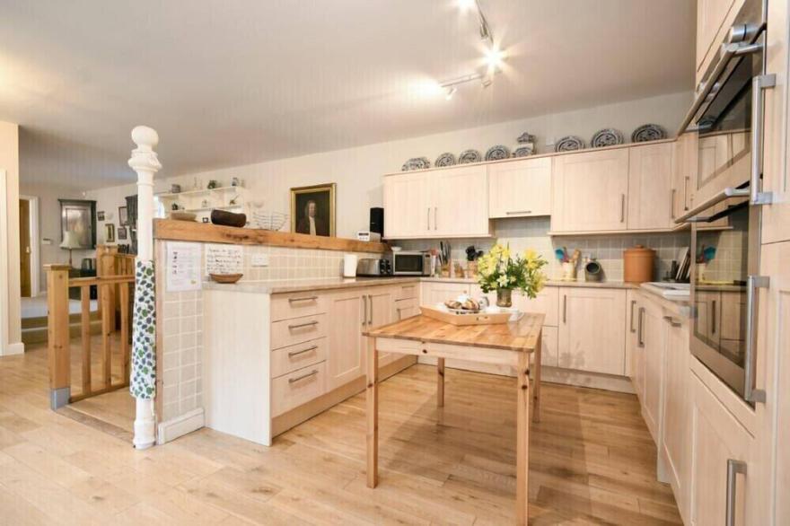 CRASTER TOWER COACH HOUSE, pet friendly, with open fire in Craster