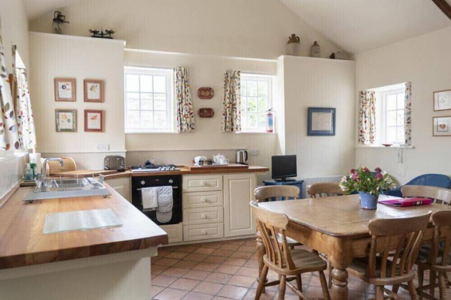 WYNDING DOWN, pet friendly, with open fire in Bamburgh